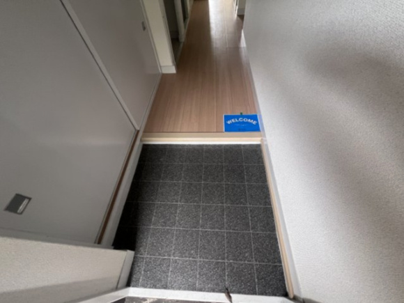 ビレッジハウス志染18号棟の玄関