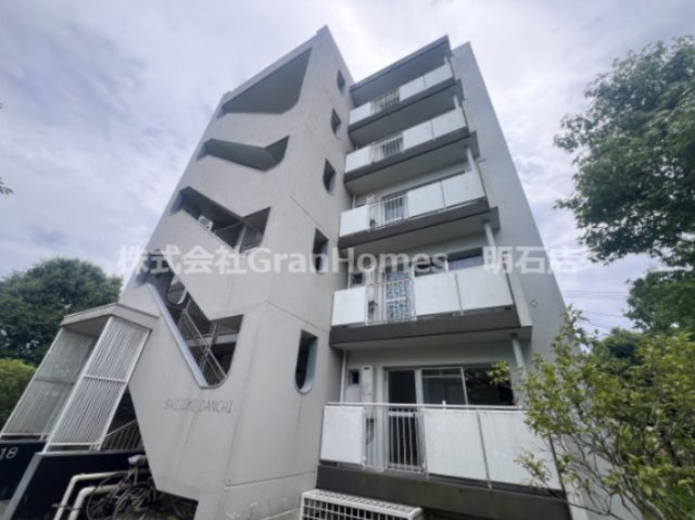 ビレッジハウス志染18号棟の外観