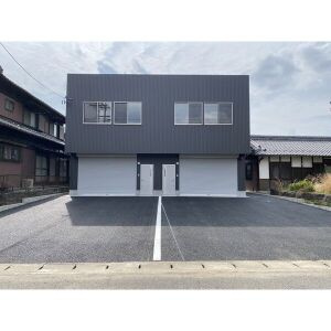 一宮市三ツ井　倉庫付き事務所の駐車場