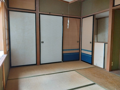 【和室】 | 岡谷市湖畔2丁目 中古住宅③ | 小上がりを上がると5帖の和室があります。