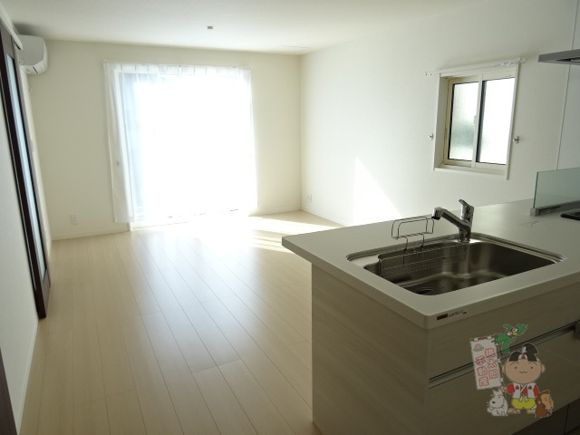 ブランノワール北長瀬の居間・リビング