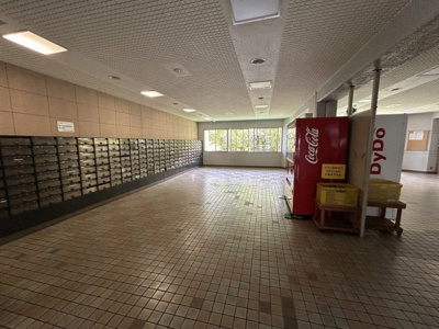 【その他共用部分】 | 東建座間ハイツ2号棟　10階２SLDKリフォーム済み | 雨に濡れずドリンク購入！