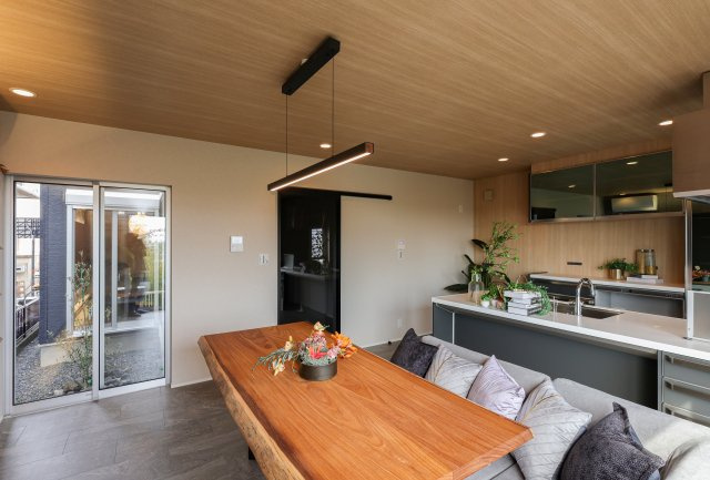 大津市衣川一丁目　中古戸建天然木フルリノベーションのキッチン