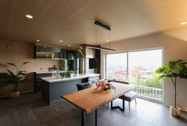 大津市衣川一丁目　中古戸建天然木フルリノベーションのキッチン