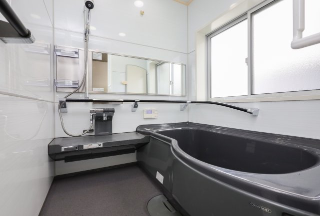 大津市衣川一丁目　中古戸建天然木フルリノベーションの浴室