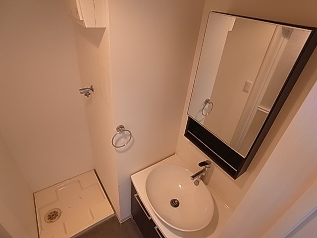 神戸市長田区二番町４丁目のアパートの洗面所