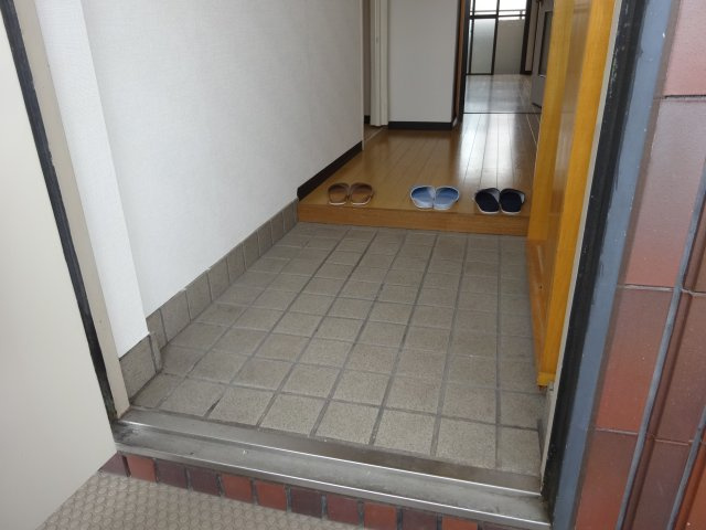 和田ビルの玄関