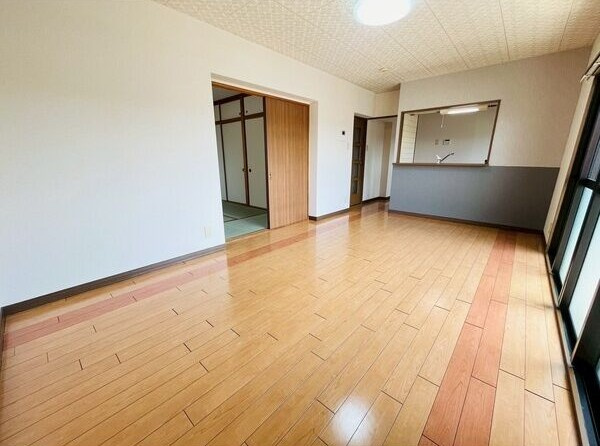 レジーナマルフクの居間・リビング