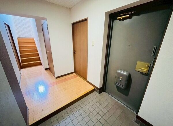 レジーナマルフクの玄関