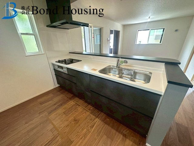 日当たり良好・お車並列２台・神陵台　全２棟 ２号棟