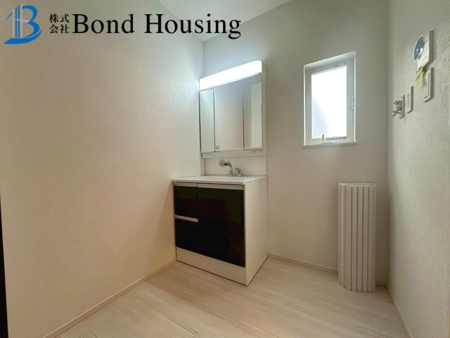 日当たり良好・お車並列２台・神陵台　全２棟 ２号棟