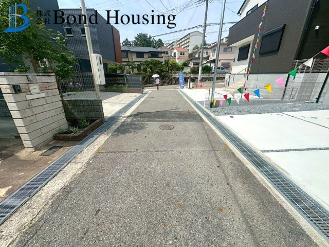 日当たり良好・お車並列２台・神陵台　全２棟 ２号棟