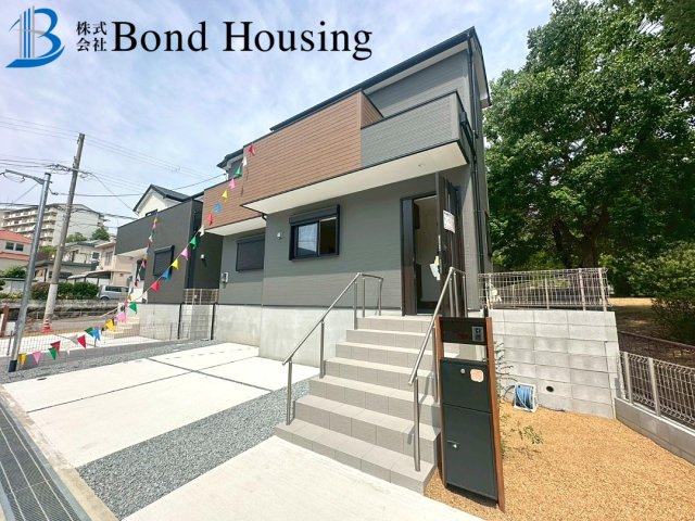 日当たり良好・お車並列２台・神陵台　全２棟 ２号棟