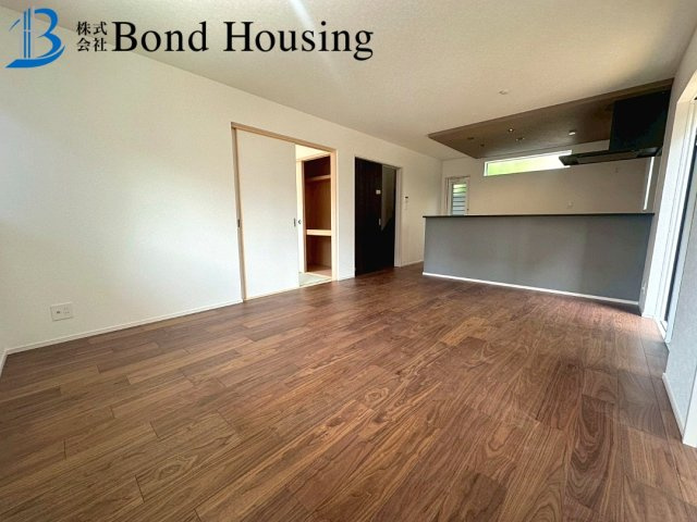 日当たり良好・お車並列２台・神陵台　全２棟 ２号棟