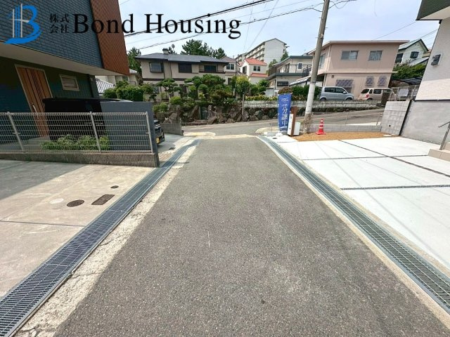 南東と南西の角地・お車並列２台・神陵台　全２棟 1号棟