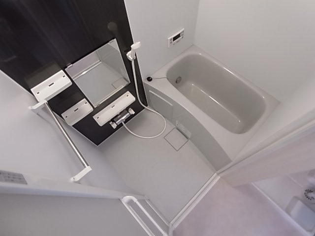 神戸市長田区長田天神町１丁目のアパートの浴室|追い焚き機能付き