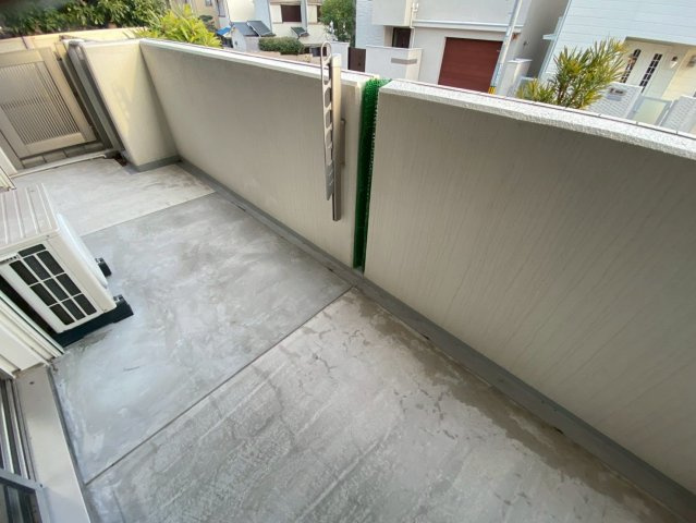 プランドール西岡本のバルコニー