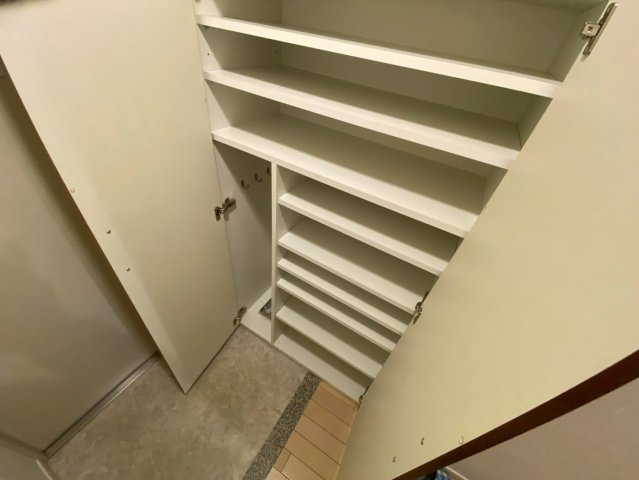 プランドール西岡本の収納