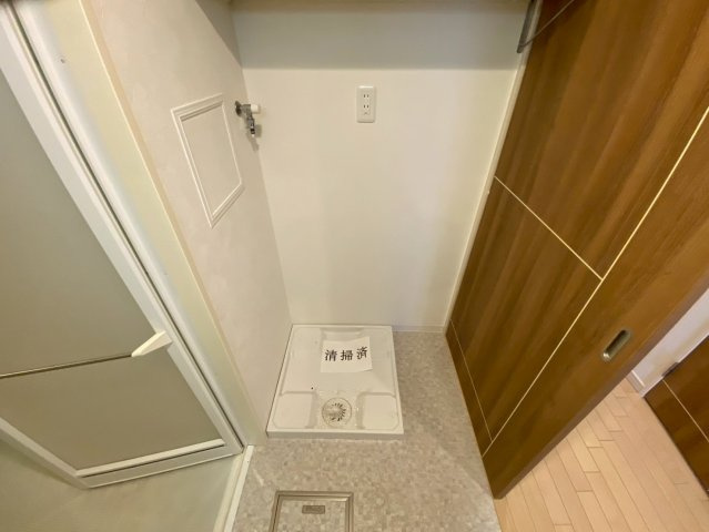 プランドール西岡本の玄関