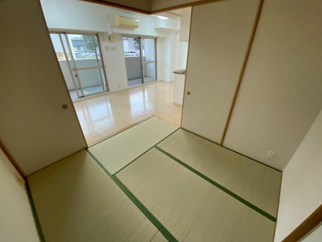 プランドール西岡本の和室