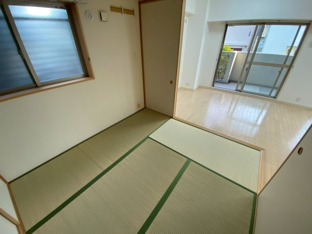 プランドール西岡本の和室