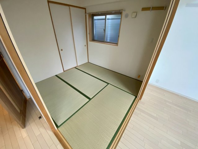 プランドール西岡本の和室