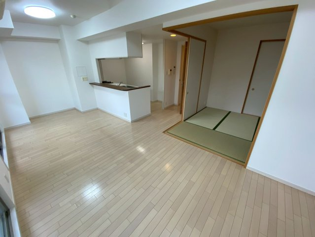 プランドール西岡本の居間・リビング