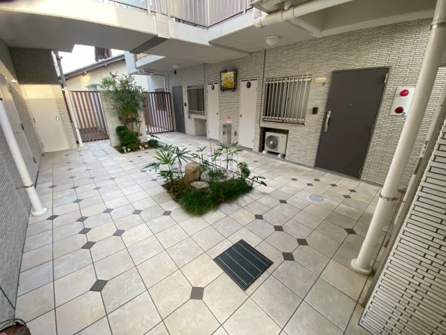 プランドール西岡本のロビー