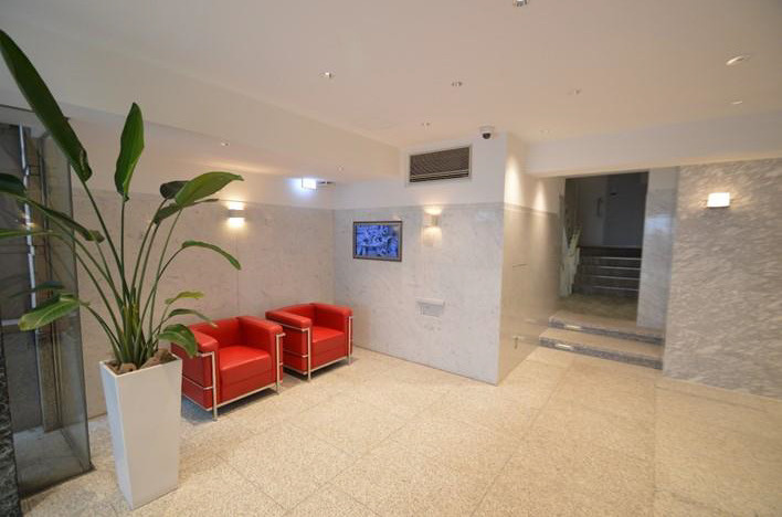 原宿プラザビルのエントランス