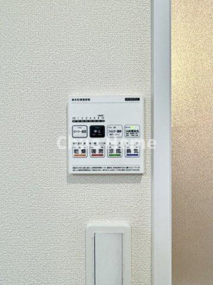 【冷暖房・空調設備】 | 江戸川区東葛西3丁目新築分譲住宅 | 【浴室乾燥機】暖房・冷風・換気・乾燥が可能です。毎日を快適に過ごせるうれしい機能が揃っています。雨の日の洗濯物も安心です。