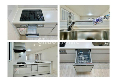 【キッチン】 | 江戸川区東葛西3丁目新築分譲住宅 | 【システムキッチン】ワイドで収納豊富な使い勝手の良いカウンターキッチンには、食洗器や伸縮タイプのキッチン水栓、三ツ口コンロ・魚焼きグリルなどの便利な設備が標準完備されています。