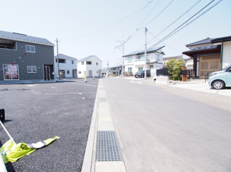 【前面道路含む現地写真】