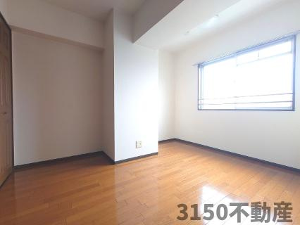 サン・パープル仲家の居間・リビング