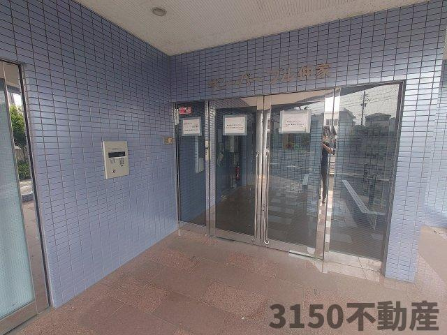 サン・パープル仲家のエントランス