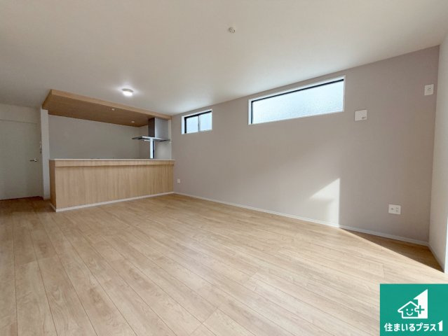神戸市北区緑町　第1期　新築一戸建ての居間・リビング|シンプルなリビングは、観葉植物等のインテリアを楽しめますね！パパ好みにも、ママ好みにも家具次第で雰囲気を変えることができます！