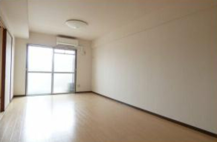 豊田市月見町2丁目　一棟マンション　好立地物件の居間・リビング