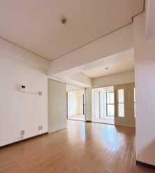 岸和田市堺町　一棟マンションの居間・リビング