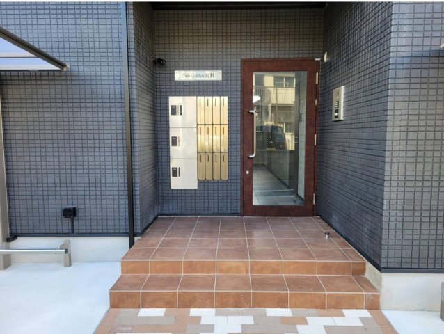 泉佐野市元町　一棟収益アパートのエントランス