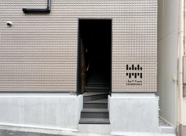 【大阪府】大阪市天王寺区　収益ビルの玄関