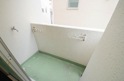 大阪市城東区関目3丁目　一棟マンション　満室稼働中のバルコニー