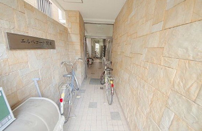 大阪市城東区関目3丁目　一棟マンション　満室稼働中のエントランス