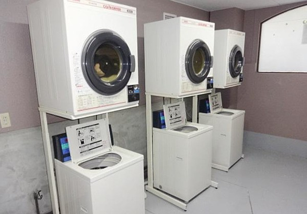 大阪市東淀川区相川2丁目　コインランドリー付マンションのランドリースペース