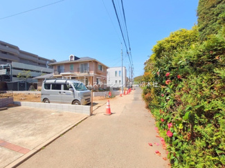 【前面道路含む現地写真】