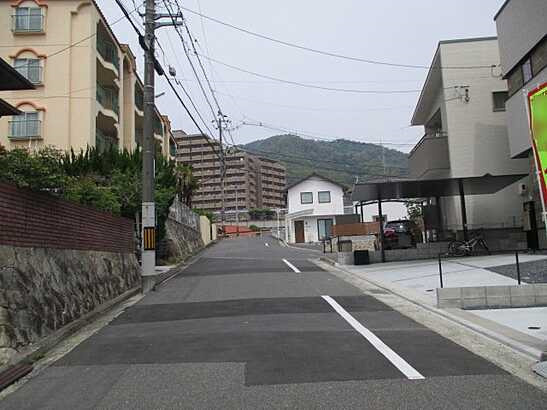 【前面道路含む現地写真】