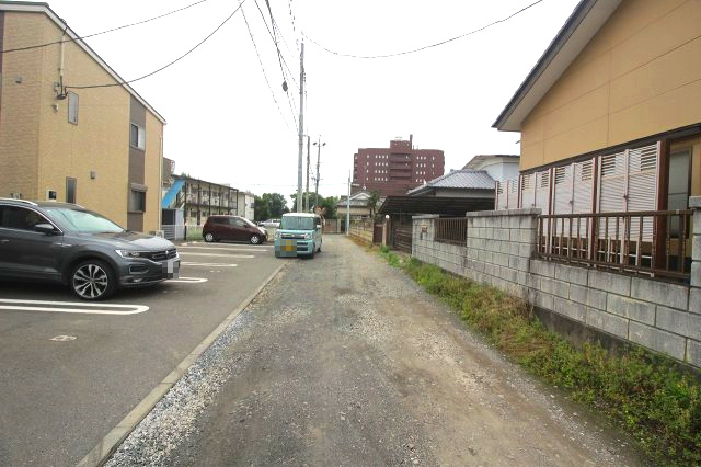 小山市神鳥谷の前面道路含む現地写真|東側道路（2025年5月撮影）