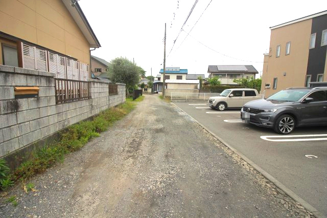 小山市神鳥谷の前面道路含む現地写真|東側道路（2025年5月撮影）