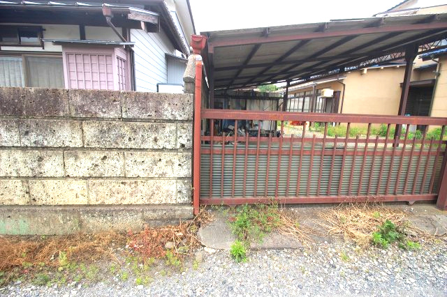 小山市神鳥谷の外観|南側との境界部分（2025年5月撮影）