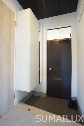 熊本市東区戸島３丁目のアパートの玄関