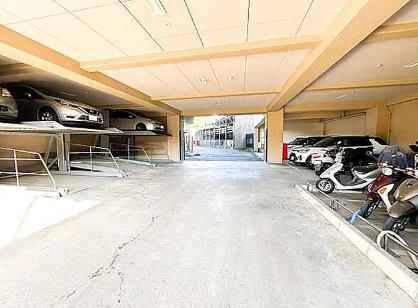 レクセル朝霞の駐車場