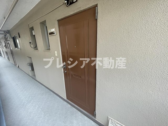 青葉ハイツの玄関